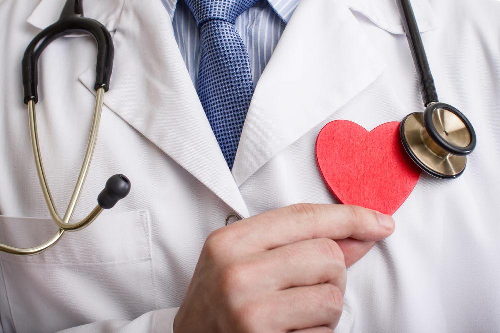 cardiologist heart doctoAlt textr paper heart